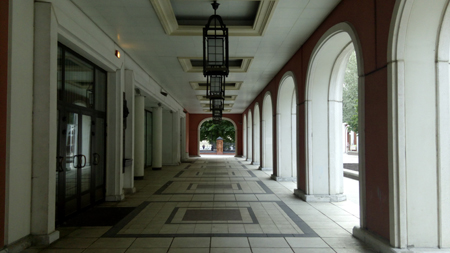 450x253  100 KB. Big one: 4608x2592  1111 KB