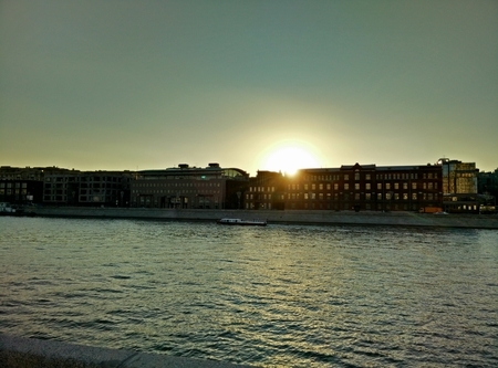 450x333  122 KB. Big one: 4208x3120  2200 KB