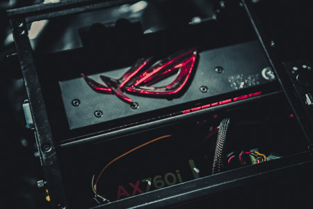 450x300  64 KB. Big one: 1500x1000  236 KB