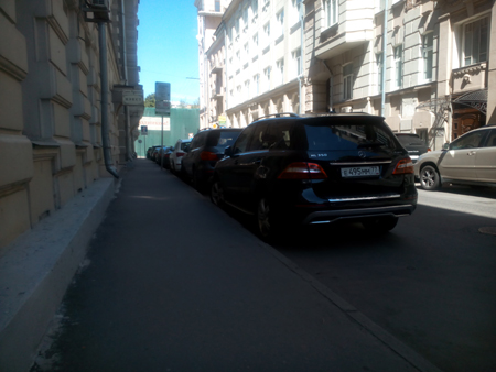 450x338  100 KB. Big one: 4160x3120  2188 KB