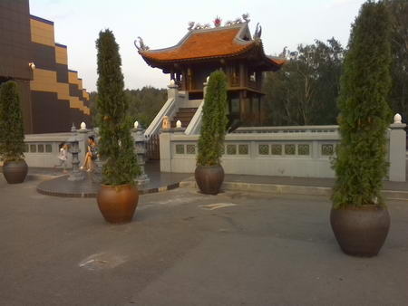 450x338  33 KB. Big one: 2560x1920  984 KB