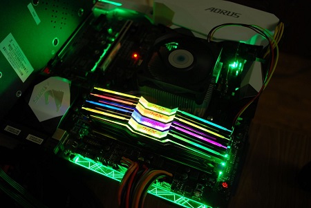 450x301  50 KB. Big one: 1500x1004  148 KB