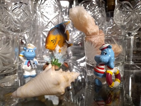 450x338  100 KB. Big one: 4632x3474  4003 KB