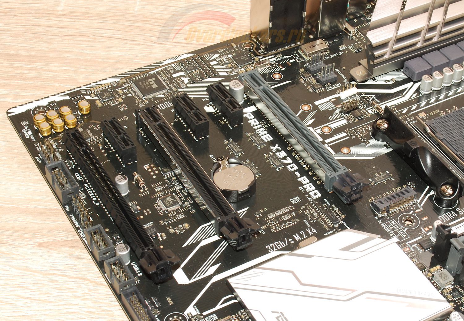 Линии pci express. Asus prime x370 pci-e. слоты расширения. 2 слота расширения. 44 линии pci express ,.