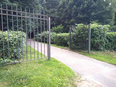 450x338  70 KB. Big one: 4160x3120  7453 KB