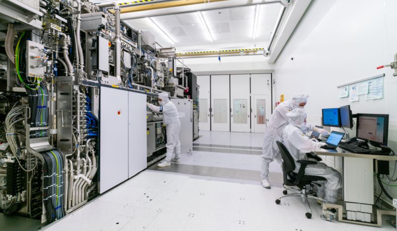 ASML_s.jpg