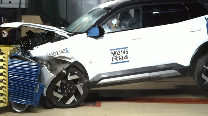 «АвтоВАЗ» показал видео краш-теста нового кроссовера Lada Azimut