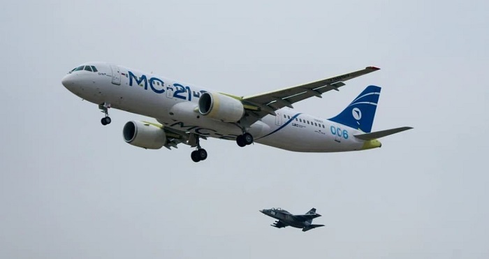 «Ростех» назвал причину сопровождения МС-21 вторым самолётом в ходе испытательного полёта