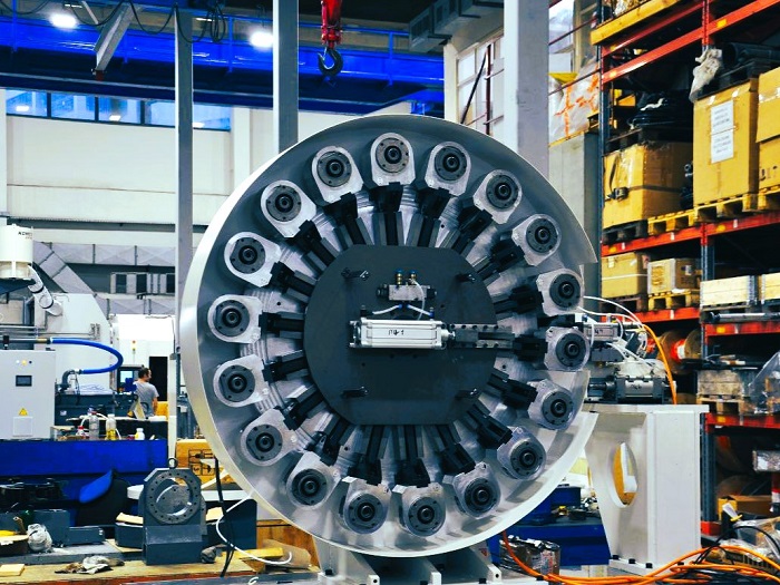 Россия второй в мире наладила выпуск инструментального магазина для крупных шлифовальных станков