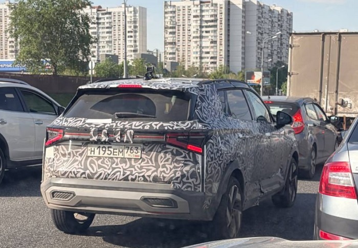 Кроссовер Lada Azimut засветился на дорогах Москвы