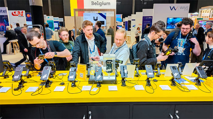 Ulefone-Armor-34-Pro-Projector-Phone-1.j