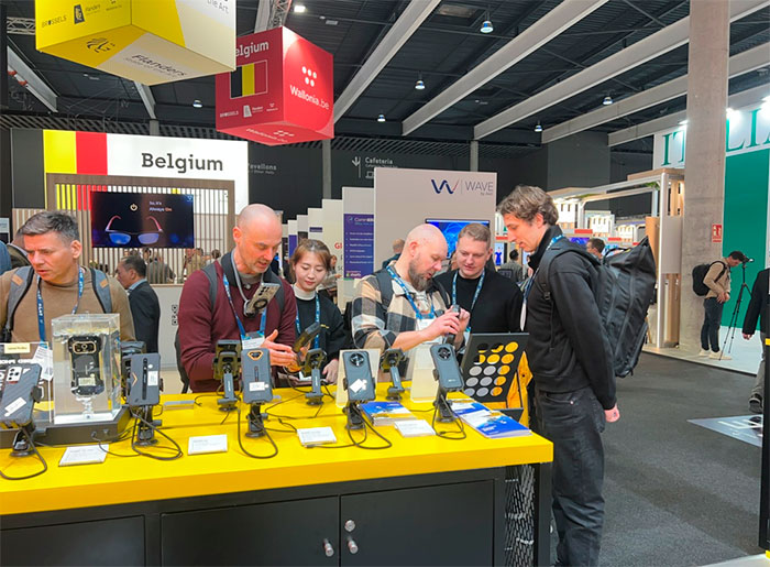 Ulefone-Armor-34-Pro-Projector-Phone-7.j