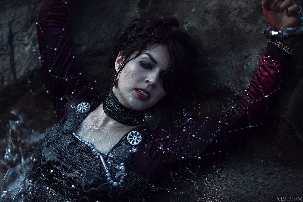 майор и волшебница александр бушков. драконья яма игра престолов. королева руин к ф брин. Overgrown tomb. маас книга.