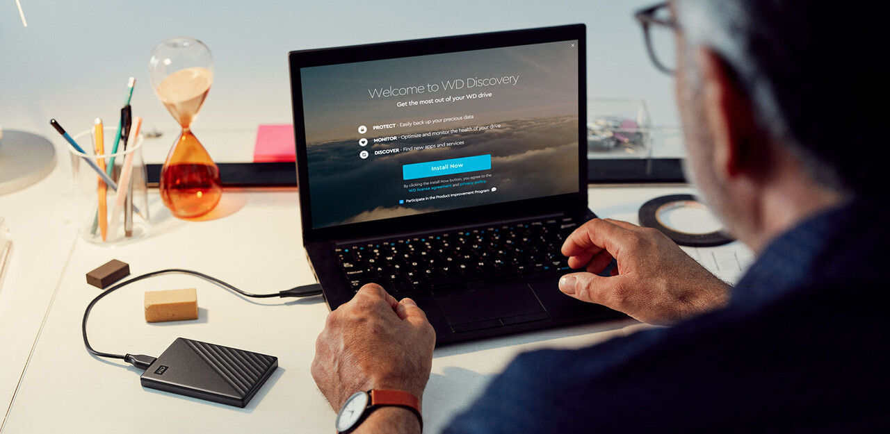https://shop.westerndigital.com/content/dam/store/en-us/assets/products/portable/my-passport/featured/mypassport-feature2.jpg.thumb.1280.1280.png